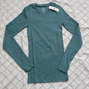 NWT Perfect-fit long-sleeve crewneck T-shirt Size XS